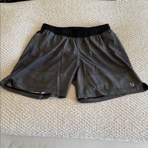 Vuori Charcoal 6” Men’s Small Lined Shorts